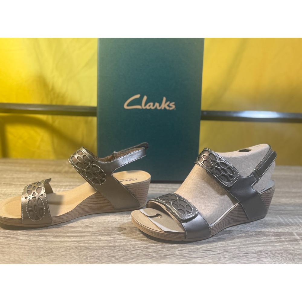 Clarks Bendables Womens Pewter Metallic Leather Wedge Sandals Size 9 Medium
